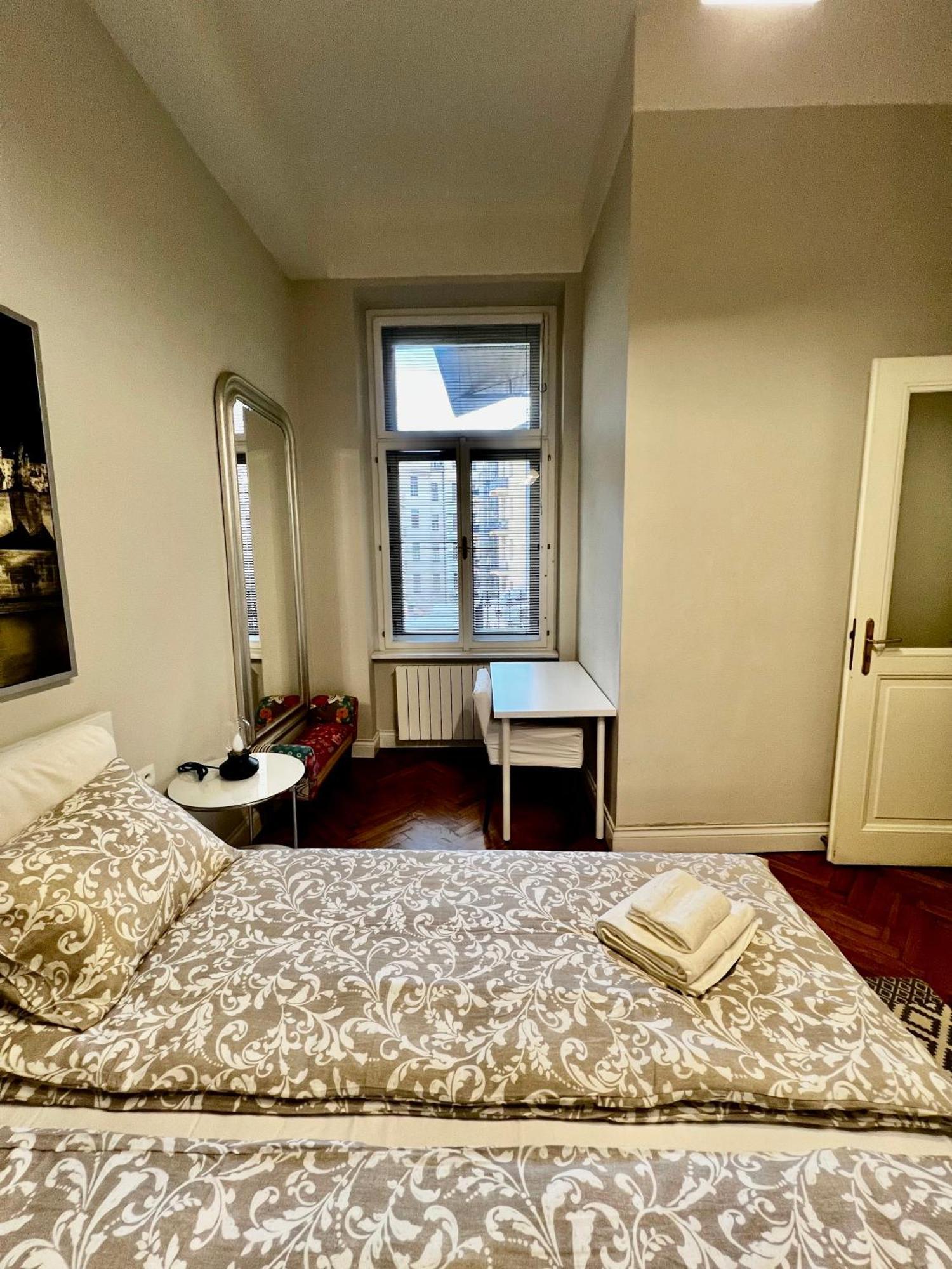 Four Reasons Apartamento Praga