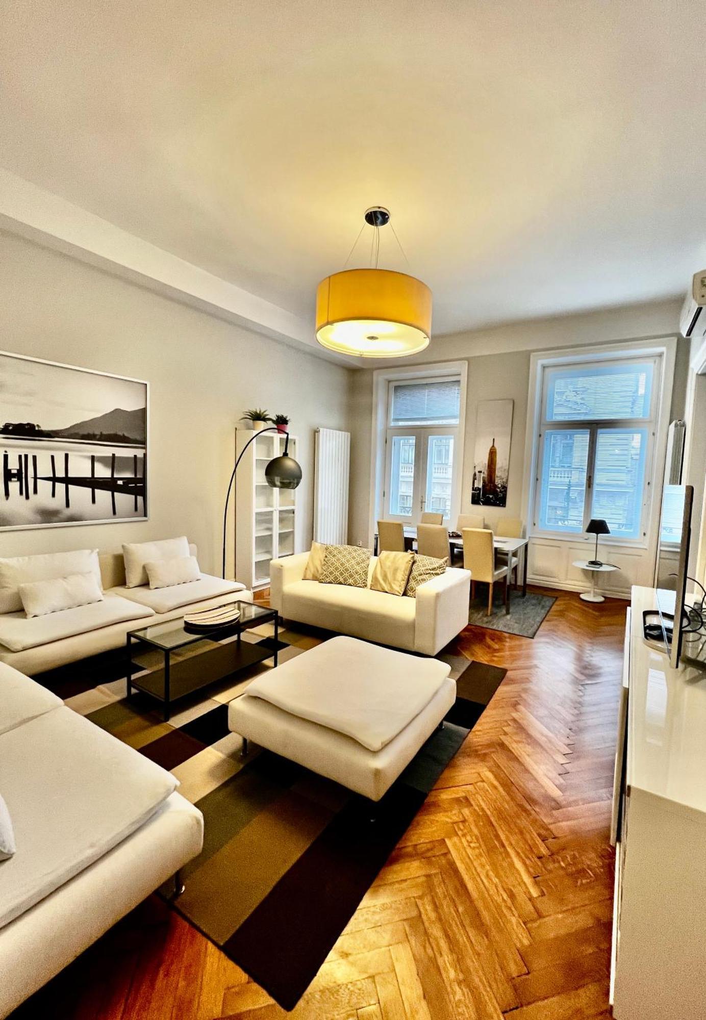 Four Reasons Apartamento Praga